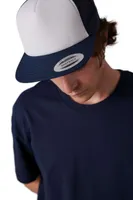 Șapcă K-UP Classic Trucker 5 Panels personalizată, pe model