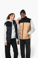 Vestă unisex Kariban Bi-tone Padded Bodywarmer personalizată, pe model
