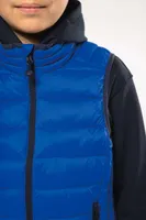 Vestă copii Kariban Lightweight Sleeveless Padded personalizată, pe model