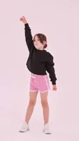 Pantaloni scurți copii SF Clothing Retro Shorts personalizați, pe model
