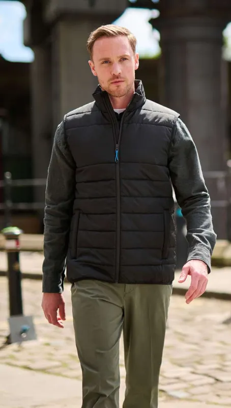 Vestă bărbați Regatta Essential Thermal Bodywarmer personalizată, pe model