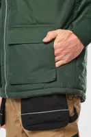 Vestă unisex Designed To Work Quilted Bodywarmer personalizată, pe model