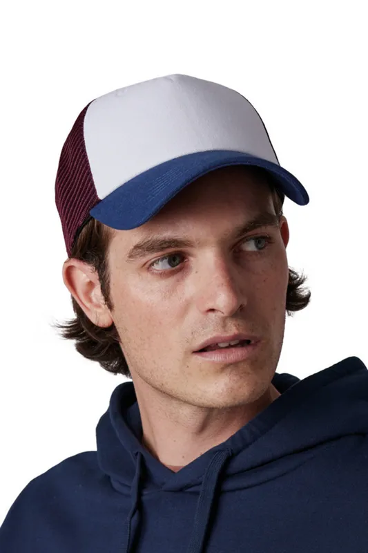 Șapcă K-UP Trucker 5 Panels personalizată, pe model