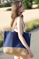 Sacoșă Kimood Rustic Juco Hold-all Shopper personalizată, în context