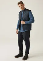 Vestă bărbați Regatta Moreton Quilted Gilet personalizată, pe model
