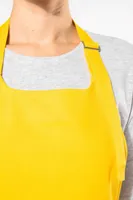 Șorț Kariban Cotton With Pocket personalizat, pe model