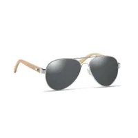 Ochelari de soare din bambus personalizat, vedere detaliu