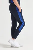 Pantaloni copii Finden + Hales Knitted Tracksuit Pants personalizați, pe model