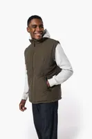 Vestă unisex Kariban Fleece Lined Bodywarmer personalizată, pe model