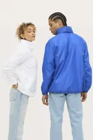 Jachetă unisex SOL'S Shift Water Repellent Windbreaker personalizată, pe model