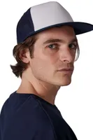 Șapcă K-UP Classic Trucker 5 Panels personalizată, pe model