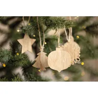 Set de ornamente din lemn personalizat, în context