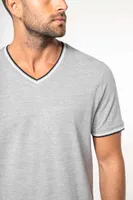 Tricou bărbați Kariban Piqué Knit V-neck personalizat, pe model