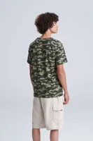 Tricou unisex Just Ts Camo T personalizat, pe model
