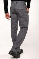 Pantaloni bărbați Designed To Work Multi Pocket Workwear Trousers personalizați, pe model