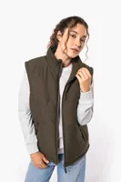Vestă unisex Kariban Fleece Lined Bodywarmer personalizată, pe model