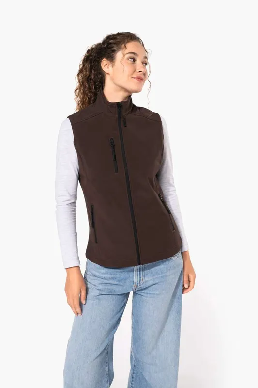 Vestă softshell damă Kariban Softshell Bodywarmer personalizată, pe model