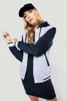 Hanorac unisex Kariban Teddy With Hood personalizat, pe model