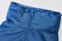 Jachetă unisex SOL'S Shift Water Repellent Windbreaker personalizată, pe model