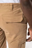 Pantaloni scurți bărbați Kariban Multipocket Bermuda Shorts personalizați, pe model
