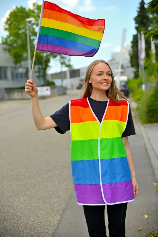 Articol de lucru Korntex Natpride Rainbow Pride personalizat, pe model