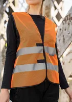 Vestă unisex Korntex Mesh-vest Thessaloniki personalizată, pe model