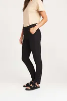 Pantaloni damă So Denim Lily Skinny Chinos personalizați, pe model