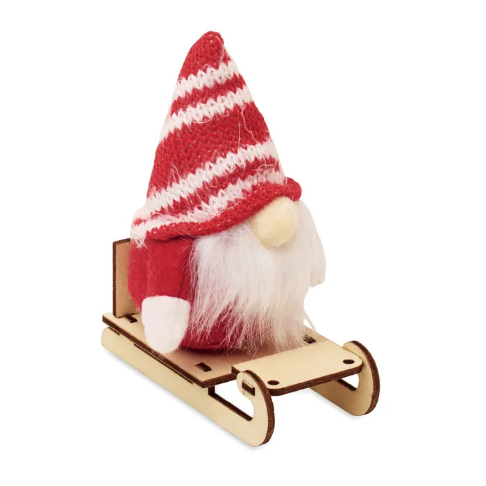 Gnome pe sanie din lemn
