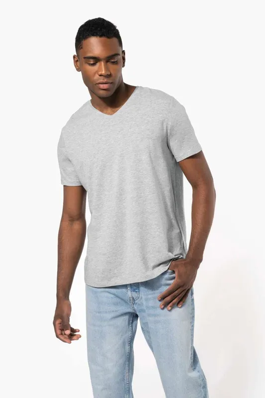 Tricou bărbați Kariban Short-sleeved V-neck personalizat, pe model