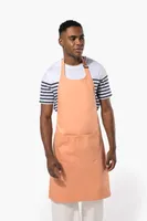 Șorț Kariban With Pocket IN Organic Cotton personalizat, pe model