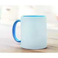 Cană colorată pentru sublimare personalizată, în context