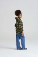 Hanorac copii Just Hoods Camo personalizat, pe model