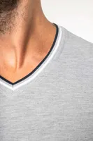 Tricou bărbați Kariban Piqué Knit V-neck personalizat, pe model