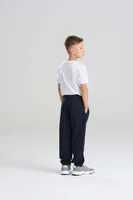 Pantaloni copii Just Hoods Cuffed Jogpants personalizați, pe model