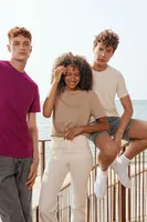 Tricou unisex SOL'S Legend personalizat, pe model