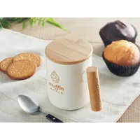Cană porțelan + capac 380 ml personalizată, în context