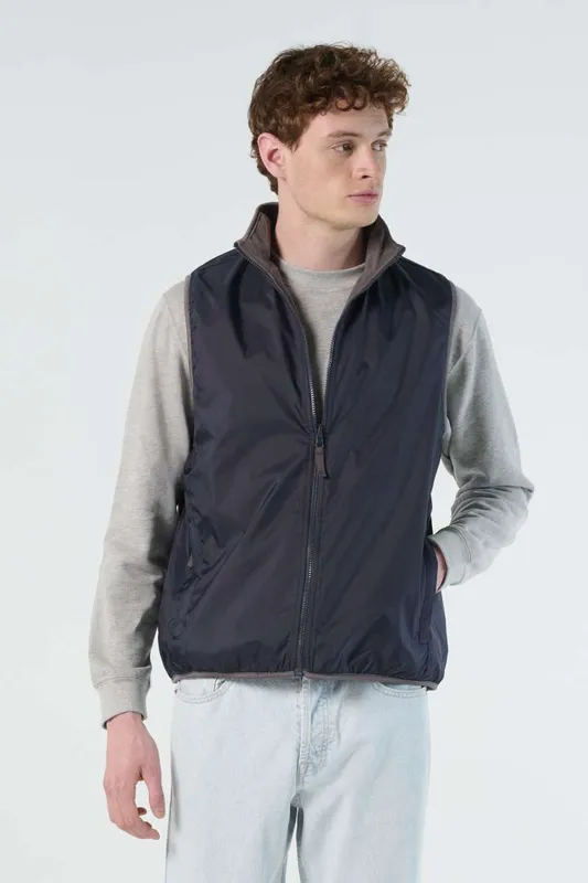 Vestă unisex SOL'S Winner Contrasted Reversible Bodywarmer personalizată, pe model