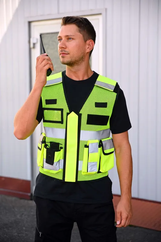 Vestă unisex Korntex Mesh Tactical Vest Sparta personalizată, pe model