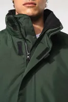 Jachetă unisex Kariban Quilted Parka personalizată, pe model