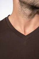 Tricou bărbați Kariban Short-sleeved V-neck personalizat, pe model