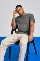 Tricou bărbați Gildan Softstyle™ Adult V-neck personalizat, pe model
