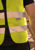 Vestă unisex Korntex Mesh-vest Thessaloniki personalizată, pe model