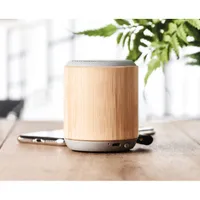Boxă wireless din bambus 5.3 personalizată, în context