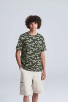 Tricou unisex Just Ts Camo T personalizat, pe model