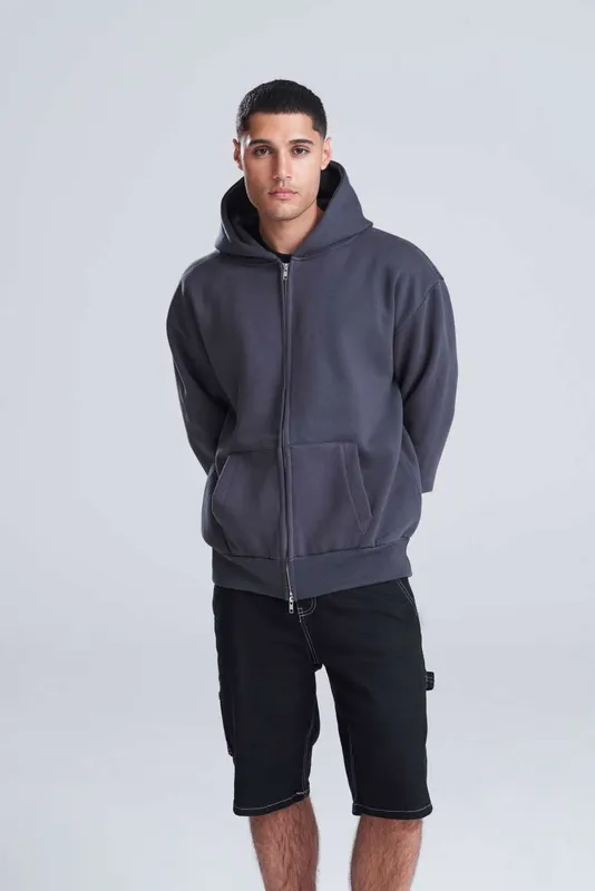 Bluză unisex Just Hoods Signature Heavyweight Zoodie personalizată, pe model