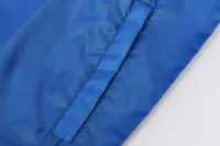 Jachetă unisex SOL'S Shift Water Repellent Windbreaker personalizată, pe model