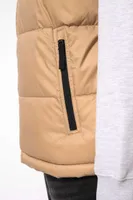 Vestă unisex Kariban Bi-tone Padded Bodywarmer personalizată, pe model