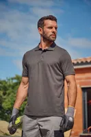 Tricou polo bărbați Designed To Work Short-sleeved personalizat, pe model