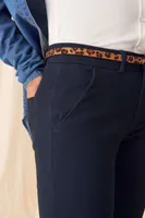 Pantaloni damă So Denim Lily Skinny Chinos personalizați, pe model