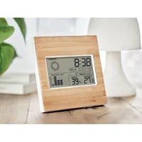 Stație meteo cu față de bambus personalizat, în context